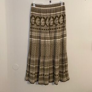 Westport Long Boho Olive & Cream Skirt
Lightweight Flowing Size Small EUC